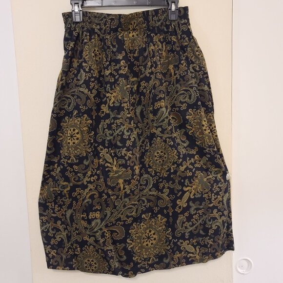 Rena Brown for Saville Petite Ladies 2 piece Top and Skirt. Ladies size 10P - Picture 3 of 10